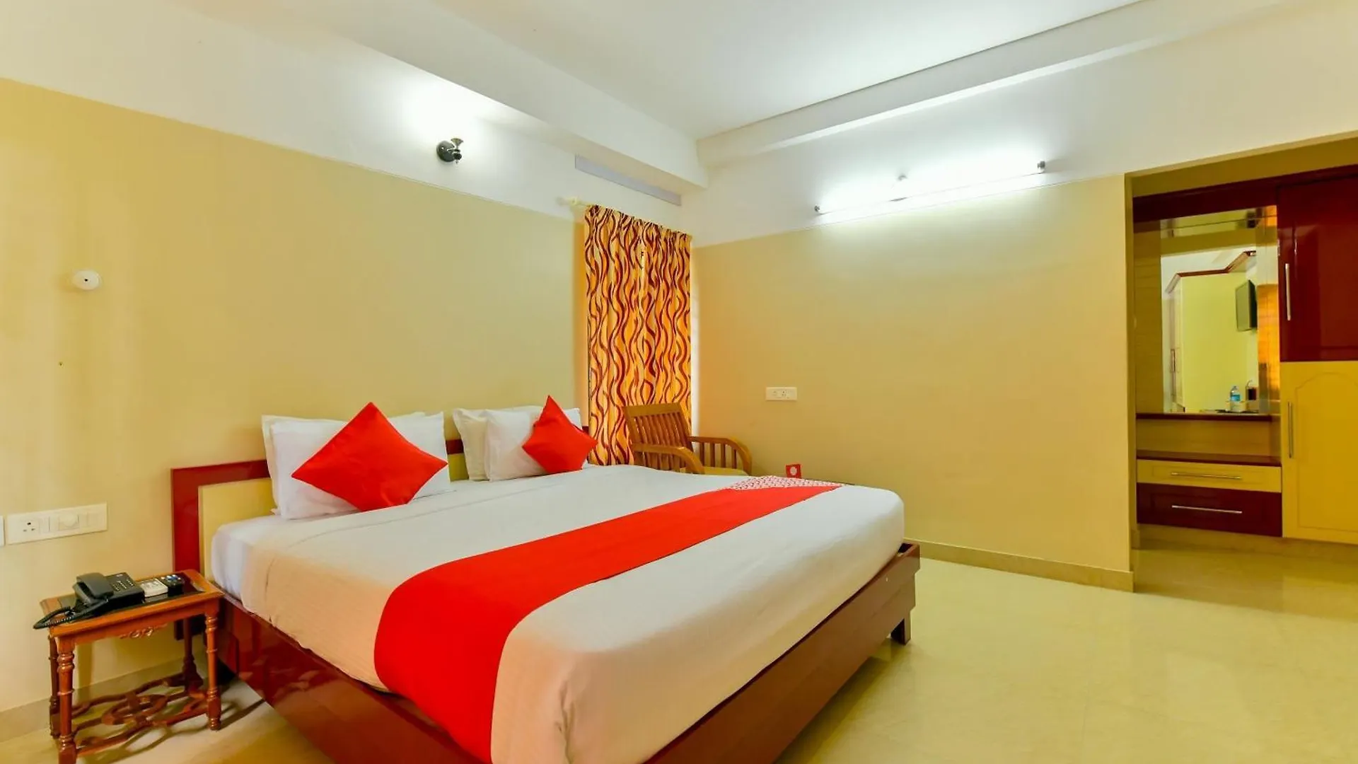 Oyo Flagship Uthradam Towers 3*, Thiruvananthapuram India